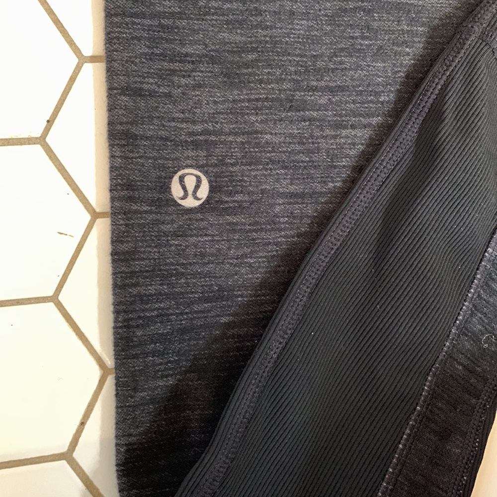 Lululemon Zipper Leggings Sz 2 - Picture 5 of 5